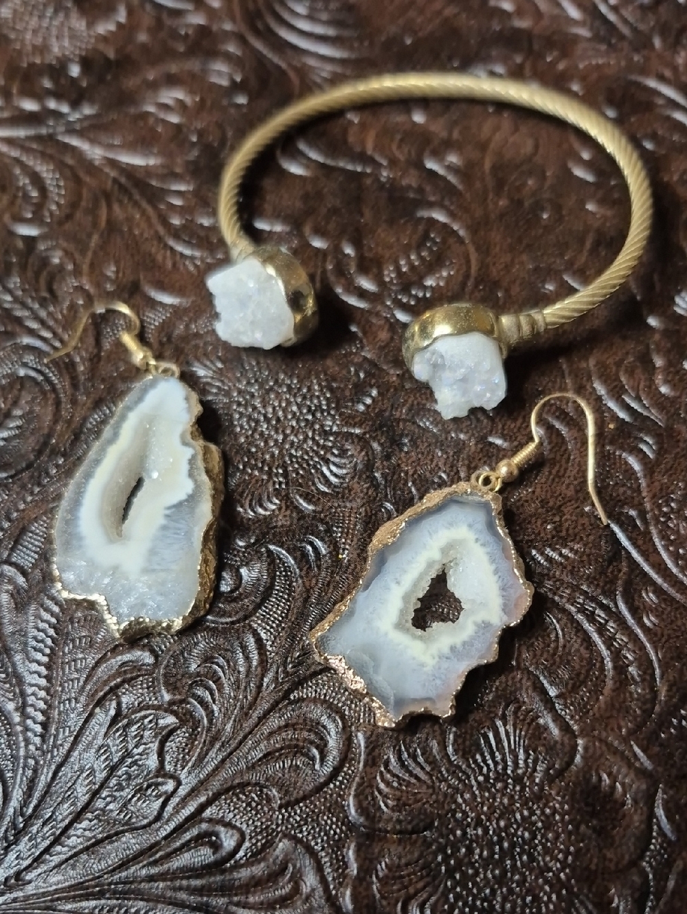 Druzy Agate Gold-Trim Bracelet and Earrings Set - White